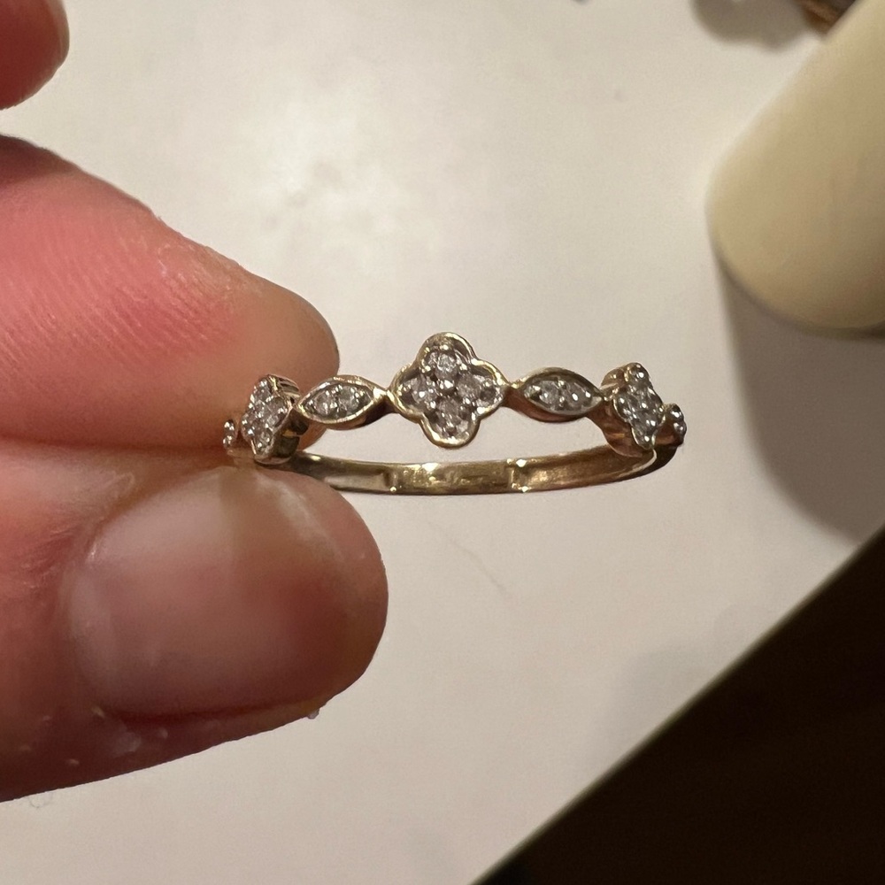 14K gold diamond triple clover band size 8 Mejuri